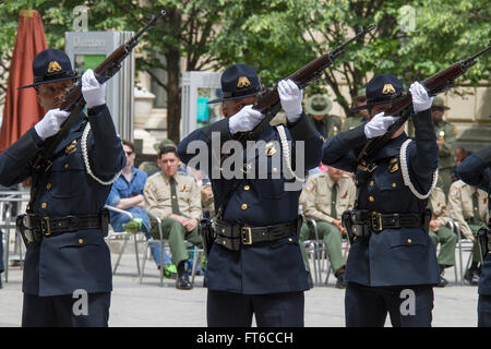 051315: während Polizei Woche US Customs Border Protection Ehrengarde und Rohr und Trommel statt eine zeremonielle Leistung für CBP Familien von gefallenen Agenten und Offiziere. Fotograf: Donna Burton Stockfoto