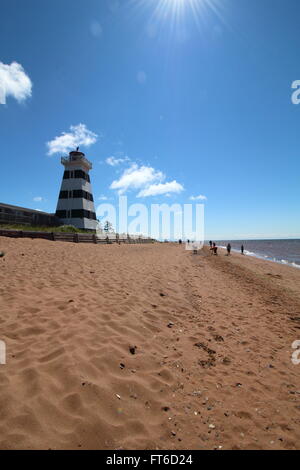 Strand von West Point Leuchtturm am blauen Himmel, Prince Edouard Island Stockfoto