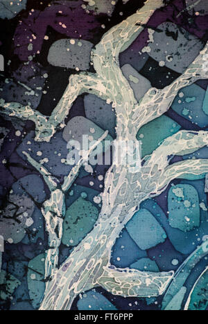 Mystischer Baum, Türkis, violett, hot Batik Hintergrund Textur, Handarbeit auf Seide, abstrakten Surrealismus Kunst Stockfoto