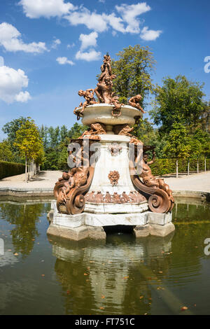 Goldener Brunnen in Segovia Palast in Spanien. Bronzefiguren von mythologischen Götter und classic Stockfoto