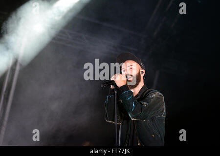 BARCELONA - 13 JUN: Woodkid (Band) führt auf Sonar Festival am 13. Juni 2014 in Barcelona, Spanien. Stockfoto