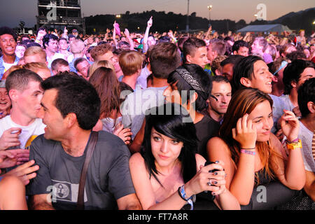BENICASSIM, Spanien - Juli 19: Menge (Fans) bei FIB (Festival Internacional de Benicassim) 2013 fest. Stockfoto