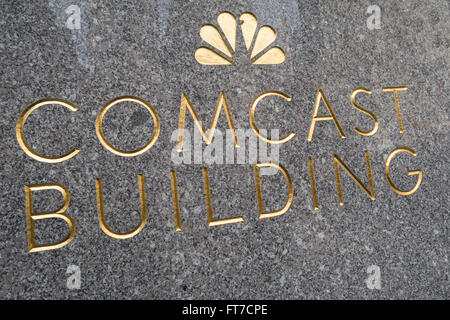 30 Rockefeller Center, Comcast Gebäude mit NBC Logo Zeichen, NYC Stockfoto