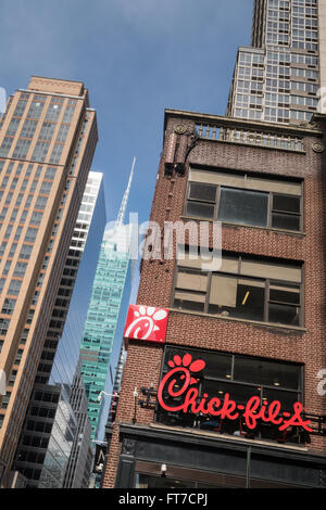 Chick-Fil-A Fassade, Avenue of the Americas, NYC, USA Stockfoto