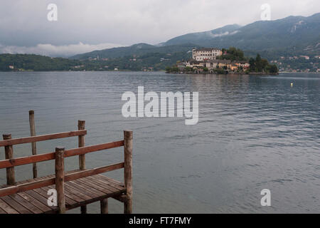 Insel San Giulio (Isola San Giulio) in Ortasee (Lago d ' Orta) in Piemont, Italien Stockfoto