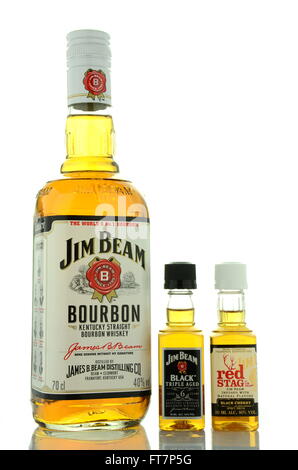 Jim Beam Bourbon Whiskey isoliert auf weißem Hintergrund. Stockfoto