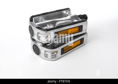 Zwei Fahrrad Pedale Aluminium übereinander liegende Stockfoto