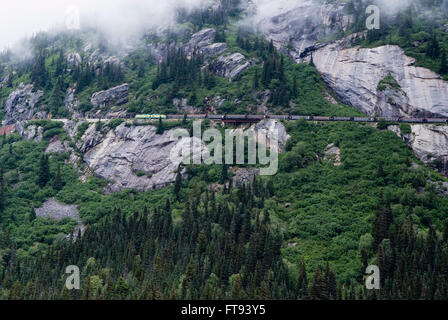 Alaska White Pass And Yukon Route Railroad Zug entlang der Bergstrecke Stockfoto