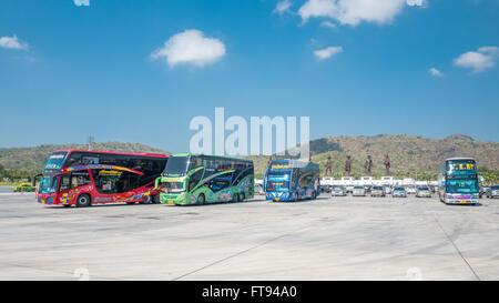 Tour-Busse im Rajabhakti Park in Hua Hin, Thailand Stockfoto