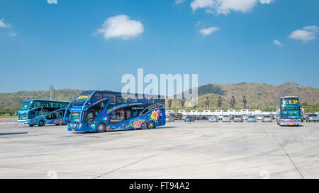 Tour-Busse im Rajabhakti Park in Hua Hin, Thailand Stockfoto