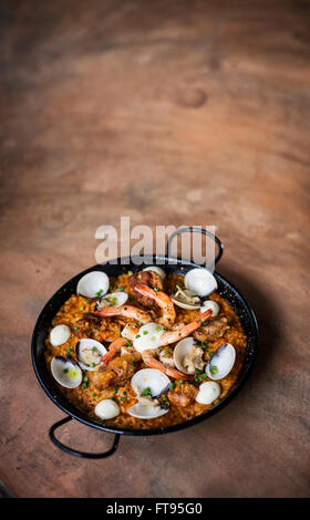 Meeresfrüchte und Reis Paella traditionelle berühmte spanische Küche Stockfoto