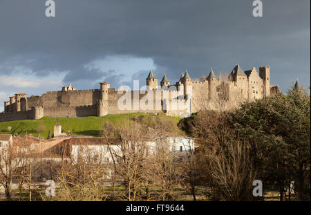 Blick vom Pont Vieux, die befestigte Stadt Carcassonne, Frankreich. Stockfoto