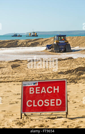 Bournemouth, Dorset, UK 25. März 2016. Strand Nachschub funktioniert weiterhin zwischen Bournemouth and Boscombe um die Strände in Tip Top Zustand bereit für den Sommer Credit: Carolyn Jenkins/Alamy Live News Stockfoto