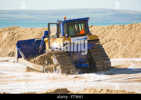 Bournemouth, Dorset, UK 25. März 2016. Strand Nachschub funktioniert weiterhin zwischen Bournemouth and Boscombe um die Strände in Tip Top Zustand bereit für den Sommer Credit: Carolyn Jenkins/Alamy Live News Stockfoto