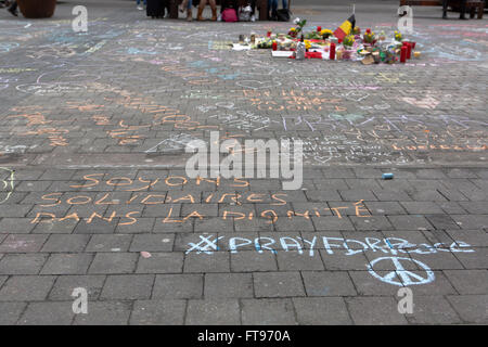 Namur, Belgien. 25. März 2016. Einige Zeichnungen, die während der Tribut für die Opfer des 22. März Kreide Terroranschläge in Brüssel in Namur, Belgien. Bildnachweis: Frédéric de Laminne/Alamy Live News Stockfoto