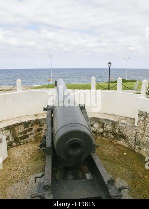 18. Dezember 2013 - Canon mit Blick nach Norden in Richtung USA, entlang Malecon Gehweg, Havanna, Kuba © Ron Levy/ZUMA Draht/Alamy Live News Stockfoto