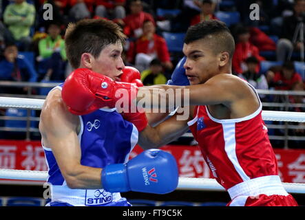 Qian, der chinesischen Provinz Hebei. 26. März 2016. Alex Winwood(R) von Australien konkurriert mit Ivan Pavich von Neuseeland während ihre Männer 52kg Kategorie der Asien/Ozeanien-Zone Box Event Qualifier für 2016 Olympischen Spiele in Rio in Qian'an, Nord-China Provinz Hebei, 26. März 2016. Alex Winwood gewann das Spiel 3: 0. Bildnachweis: Yang Shiyao/Xinhua/Alamy Live-Nachrichten Stockfoto