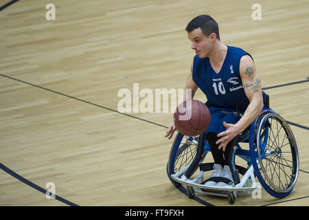 Hamburg, Deutschland. 12. März 2016. David Ruggeri von Porto Torres in Aktion während der EuroLeague Rollstuhl-Basketball-Qualifier match zwischen CD Iluion und GSD Porto Torres im Inselparkhalle in Hamburg, Deutschland, 12. März 2016. Foto: Lukas Schulze/Dpa/Alamy Live News Stockfoto