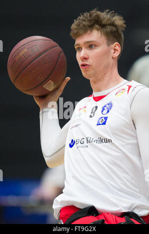 Hamburg, Deutschland. 12. März 2016. Philipp Haefeli Hamburg in Aktion bei der EuroLeague Rollstuhl Basketball Qualifier match zwischen BG Korb Hamburg und Beit Halochem Tel Aviv in Inselparkhalle in Hamburg, Deutschland, 12. März 2016. Foto: Lukas Schulze/Dpa/Alamy Live News Stockfoto