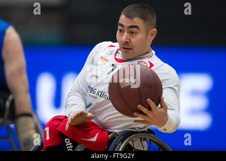 Hamburg, Deutschland. 12. März 2016. Bestami Boz Hamburg in Aktion bei der EuroLeague Rollstuhl Basketball Qualifier match zwischen BG Korb Hamburg und Beit Halochem Tel Aviv in Inselparkhalle in Hamburg, Deutschland, 12. März 2016. Foto: Lukas Schulze/Dpa/Alamy Live News Stockfoto