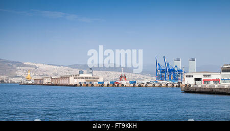 Izmir, Türkei – 5. Februar 2015: Panorama Stadtbild. Hafen von Izmir, Türkei Stockfoto