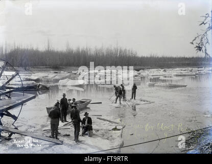 Antike c1910 Foto, Strahlen Eis in Peavey, Alaska. Auch darauf hingewiesen, dass "Laden für Blast von t.j. Langston, Johnston, SC." Stockfoto