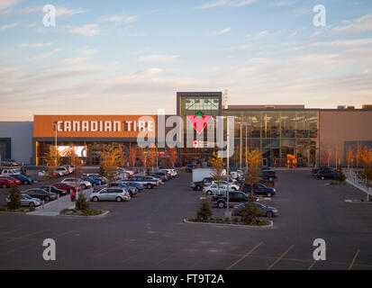 Ein Canadian Tire Store in South Edmonton Common in Edmonton, Alberta, Kanada. Stockfoto