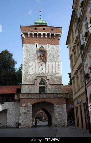 St. Florian Gate (Brama Florianska), gotische mittelalterliche Festung in der Altstadt von Krakau (Krakau), Polen Stockfoto