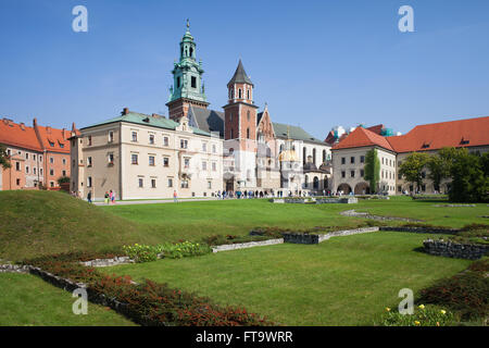 Stadt Krakau, Wawel-Kathedrale und Garten am Wawel Königsschloss Gelände Stockfoto