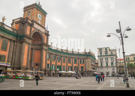 Piazza Dante Alighieri, historischen Zentrum von Neapel - National Internat Convitto Nazionale Vittorio Emanuele II Stockfoto