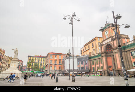 Piazza Dante Alighieri, historischen Zentrum von Neapel - National Internat Convitto Nazionale Vittorio Emanuele II Stockfoto