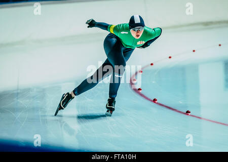 Tscheljabinsk, Russland - 15. Oktober 2015: Closeup Frau Speedskater beim Cup of Russia am Eisschnelllauf Stockfoto