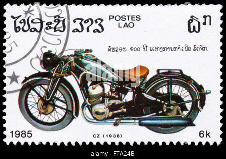 BUDAPEST, Ungarn - 18. März 2016: eine Briefmarke gedruckt in Laos aus der Hundertjahrfeier des Motorrad-Ausgabe zeigt ein CZ, 1938, ca. 19 Stockfoto