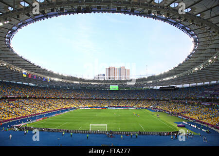 Kiew, UKRAINE - 11. Juni 2012: Panorama des Olympiastadions (NSC Olimpijskij) während der UEFA EURO 2012 Spiel zwischen der Ukraine und Stockfoto