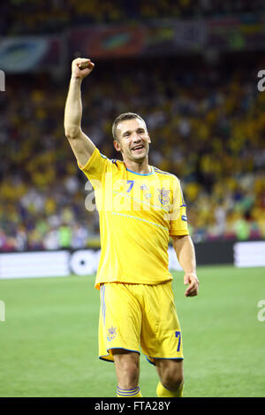 Kiew, UKRAINE - 11. Juni 2012: Andriy Shevchenko der Ukraine reagiert nach Score gegen Schweden während der UEFA EURO 2012 Spiel im Olympiastadion in Kiew Stockfoto