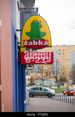 15. Januar 2016 - Wroclaw: Das Logo der Marke "Zabka". 15. Januar 2016 in Breslau. Polen. Stockfoto