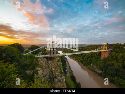 Sonnenaufgang über Clifton Suspension Bridge Stockfoto
