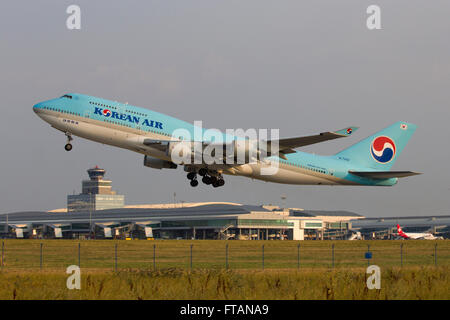 Korean Air Boeing 747-400 von Prag Flughafen Stockfoto