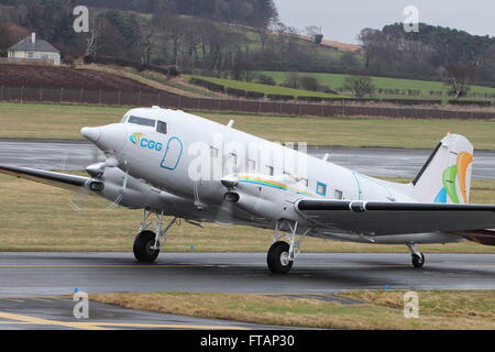 C-GGSU, eine Basler BT-67 (eine umgebaute Douglas DC-3/C-47) betriebenen CGG Aviation am Flughafen Prestwick. Stockfoto