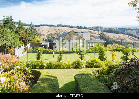 Modernes Haus mit Rasentennisplatz, Rhonddatal Terrasse, Cashmere Hills, Christchurch, Canterbury Region, Neuseeland Stockfoto