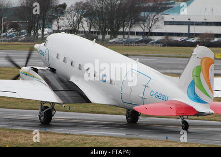 C-GGSU, eine Basler BT-67 (eine umgebaute Douglas DC-3/C-47) betriebenen CGG Aviation am Flughafen Prestwick. Stockfoto