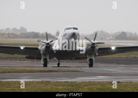 C-GGSU, eine Basler BT-67 (eine umgebaute Douglas DC-3/C-47) betriebenen CGG Aviation am Flughafen Prestwick. Stockfoto