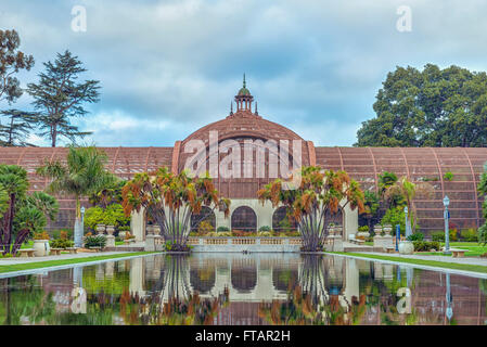 Seerosenteich und Botanische Gebäude, Balboa Park, San Diego, Kalifornien, USA. Stockfoto