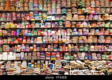 Indischen und orientalischen Stoff trimmt, Stickerei und gemusterten Einfassung im Einzelhandel Stockfoto