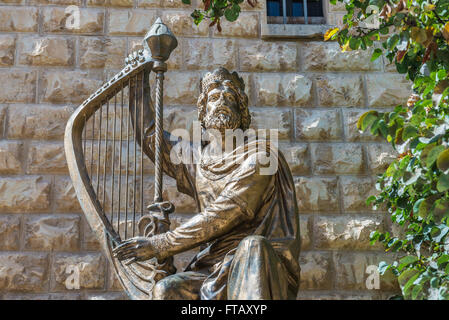 König David-Statue vor der Benediktinerabtei Dormitio auf dem Berg Zion in Jerusalem, Israel Stockfoto