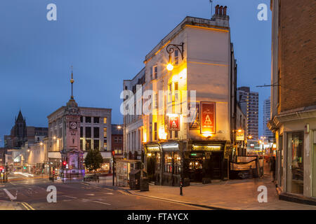 Am Abend im Stadtzentrum von Brighton, UK. Stockfoto