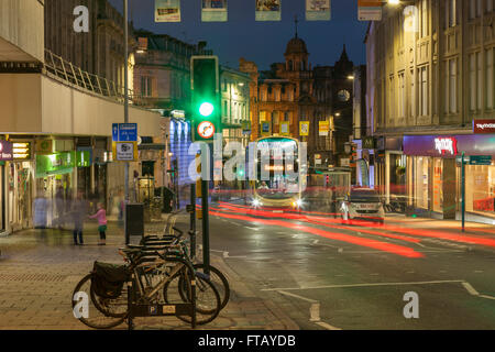 Am Abend in der North Street in Brighton, UK. Stockfoto