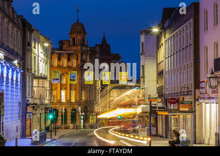 Abend im Stadtzentrum von Brighton, UK. Stockfoto