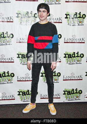 Bala Cynwyd, Pennsylvania, USA. 25. März 2016. Britischer Sänger und Songschreiber Declan McKenna Besuche Radio 1045. Stockfoto