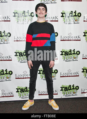 Bala Cynwyd, Pennsylvania, USA. 25. März 2016. Britischer Sänger und Songschreiber Declan McKenna Besuche Radio 1045. Stockfoto